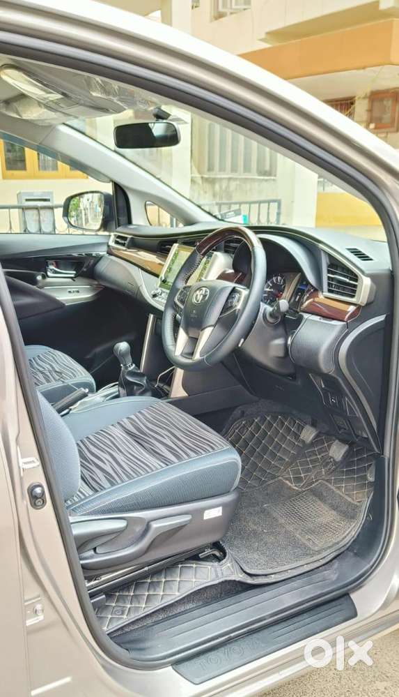 Toyota Innova Crysta 2.7 V, 2023, Petrol