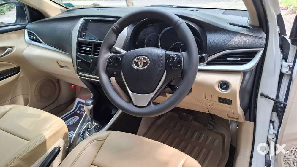 Toyota Yaris V Cvt, 2018, Petrol
