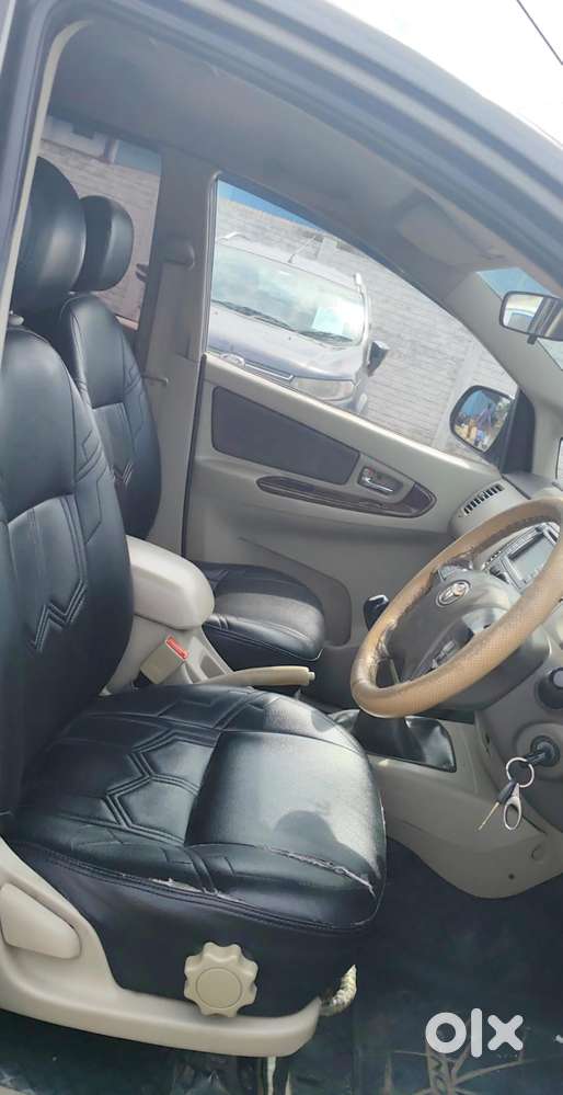 Toyota Innova 2.5 Vx 8 Seater Bs Iv, 2012, Diesel