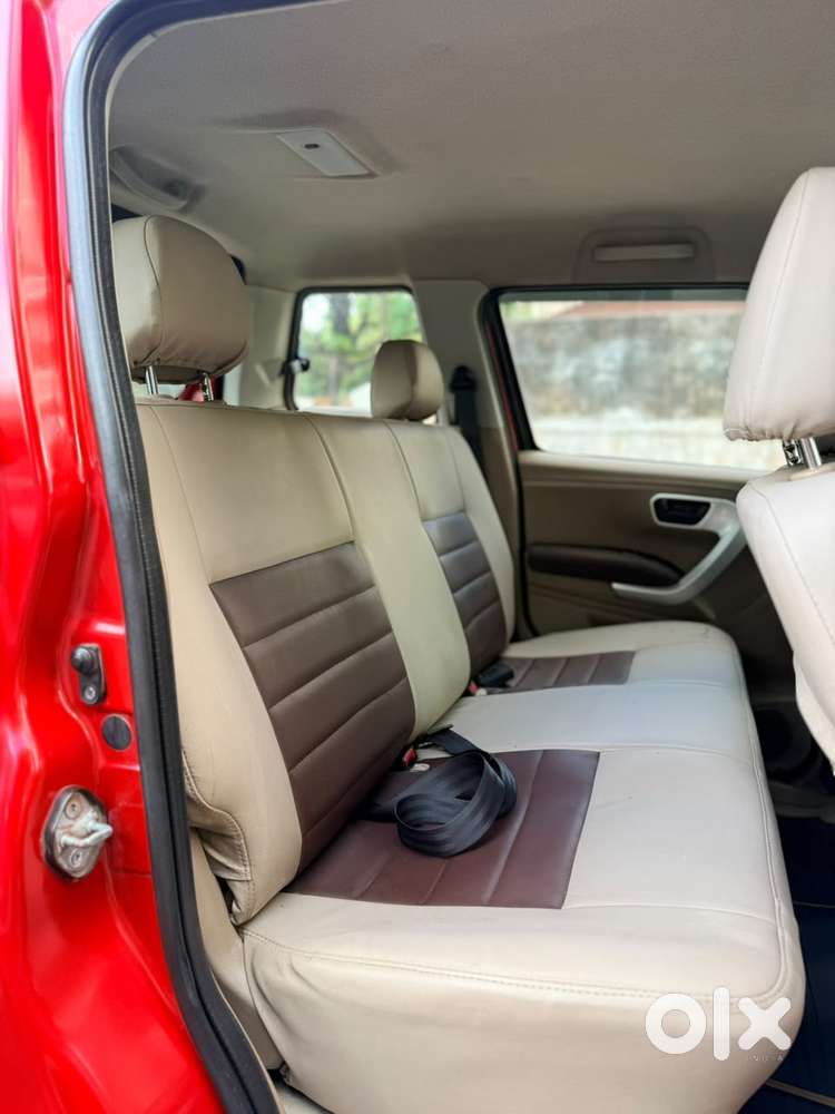 Mahindra Tuv 300 Mhawk100 T8, 2017, Petrol