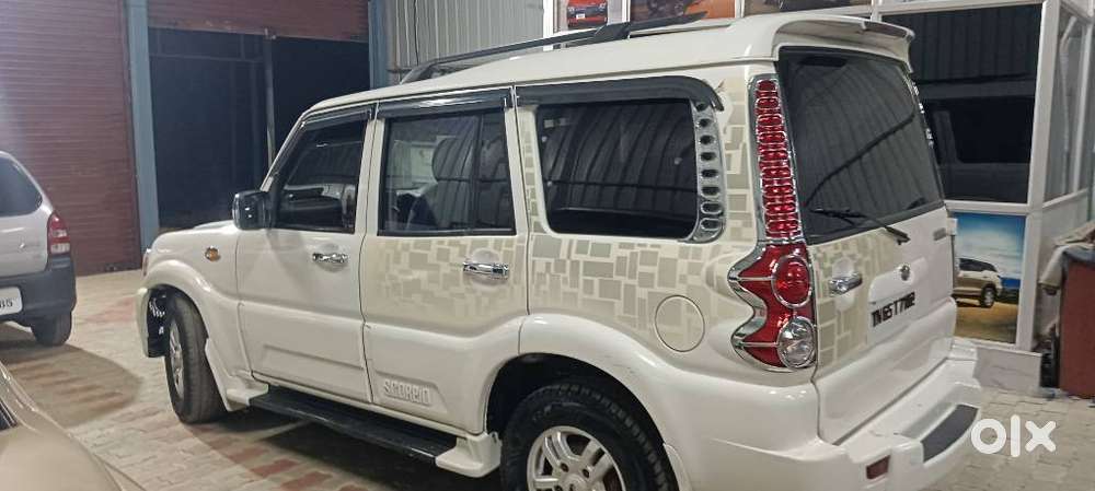 Mahindra Scorpio, 2015