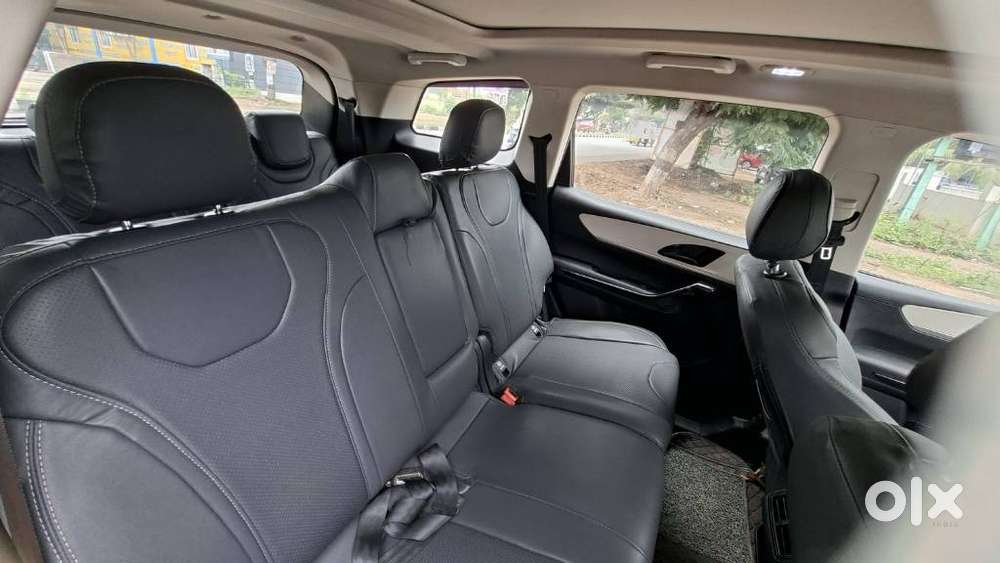 Mahindra Xuv700 2.0 Ax 5 Petrol Mt 7 Str, 2022, Petrol