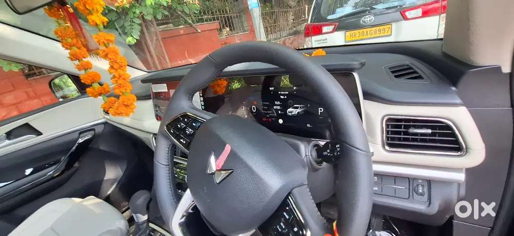 Mahindra Xuv700 2024 Diesel Well Maintained