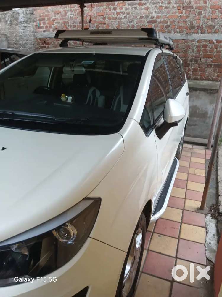 Mahindra Marazzo M6 2019