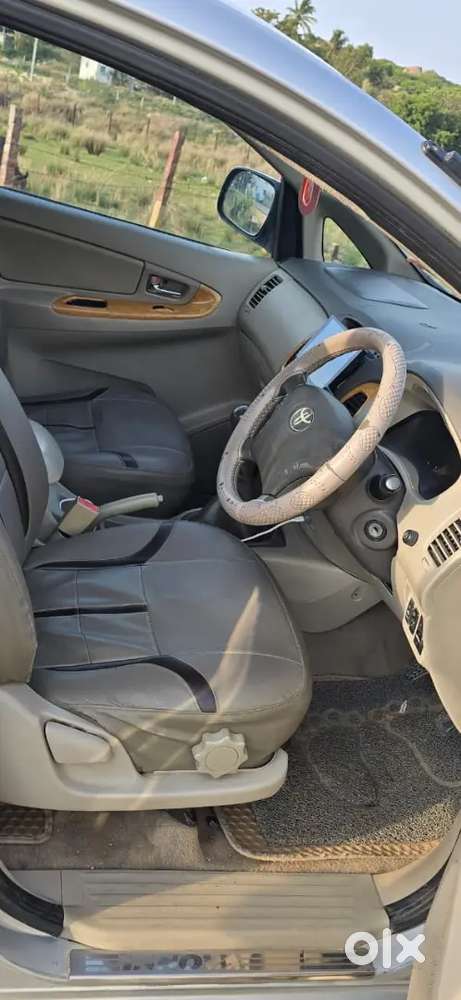Toyota Innova 2.5 V 2011