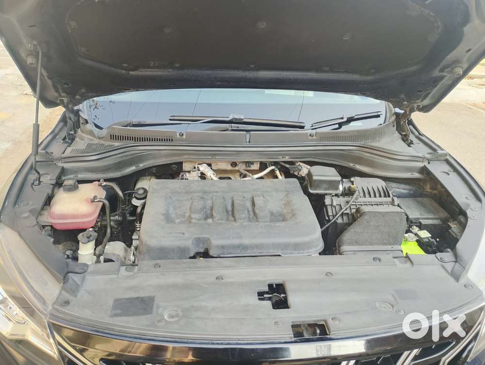 Mahindra Xuv700 2.2 Ax 7 Diesel Mt Luxury Pack Str, 2023, Diesel