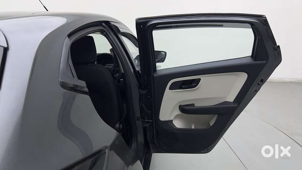 Tata Altroz 1.2 Xt, 2022, Petrol