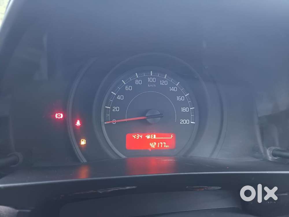 Maruti Suzuki Swift Lxi Optional-o, 2022, Petrol