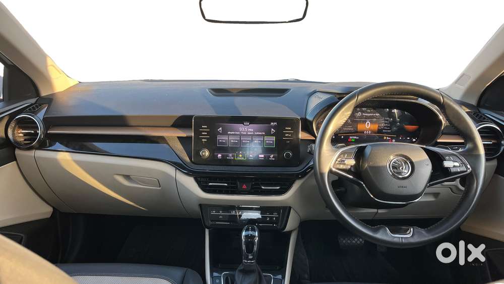 Skoda Slavia 1.0 Tsi Style At, 2023, Petrol