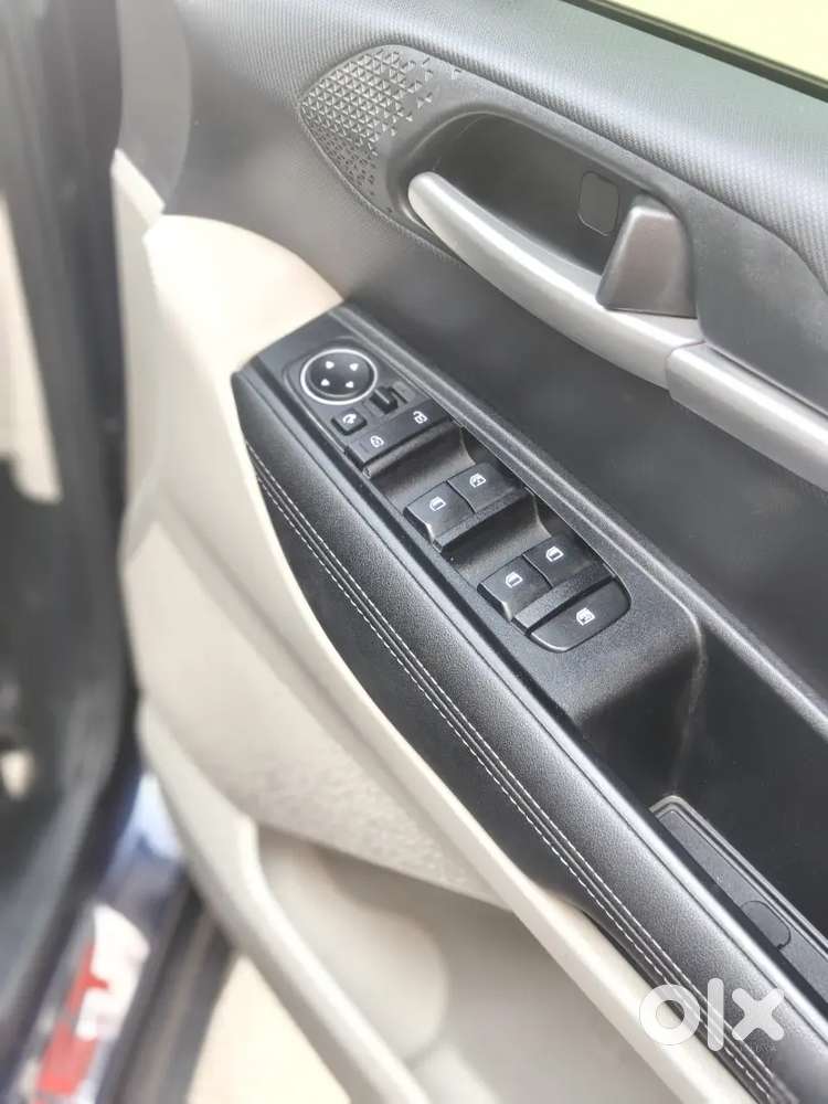 Kia Sonet 2023 Petrol 15300 Km Driven