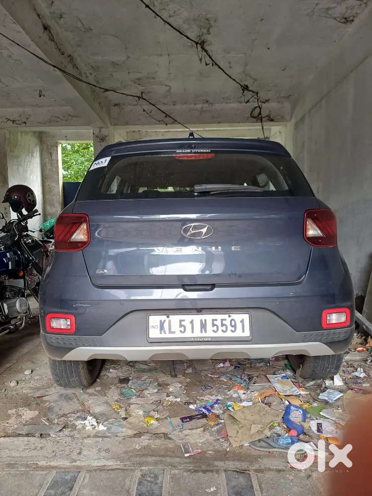 Hyundai Venue 2022 Diesel 68500 Km Driven
