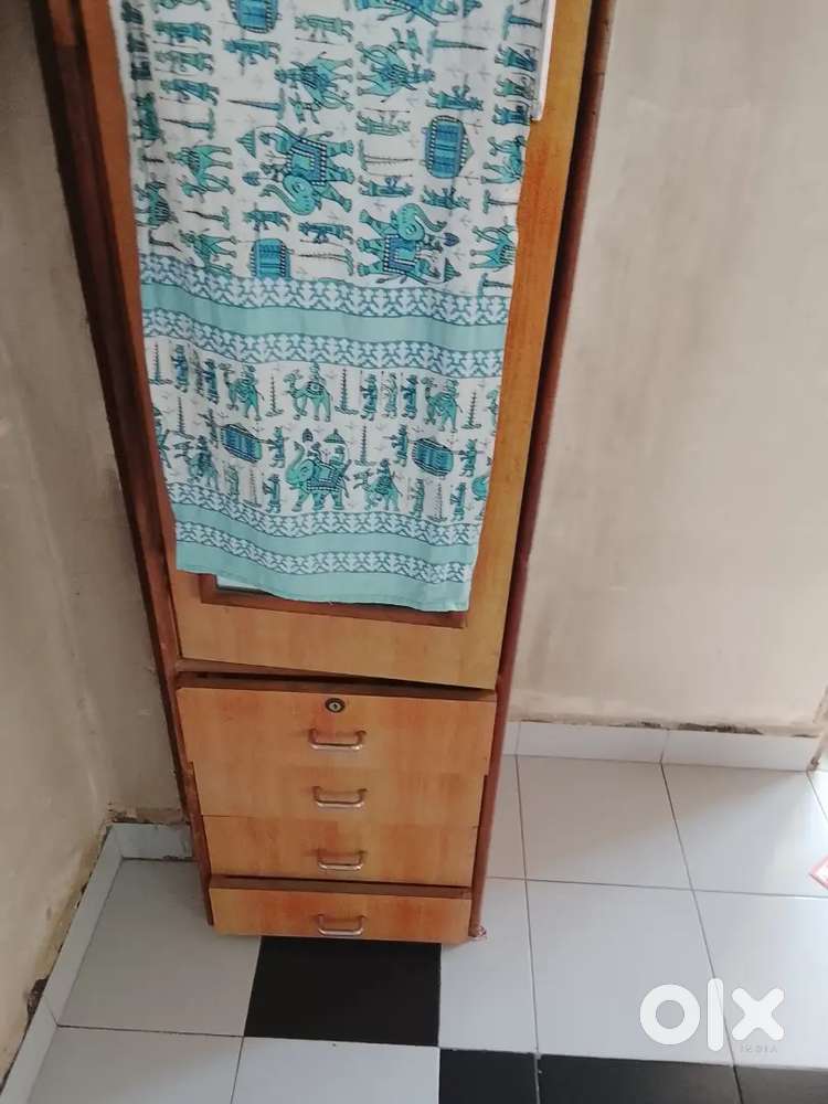 wardrobe- Cupboard used Rs- 6500/-