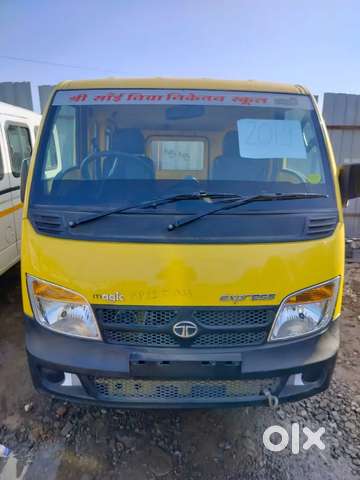 Second hand tata magic best sale school van