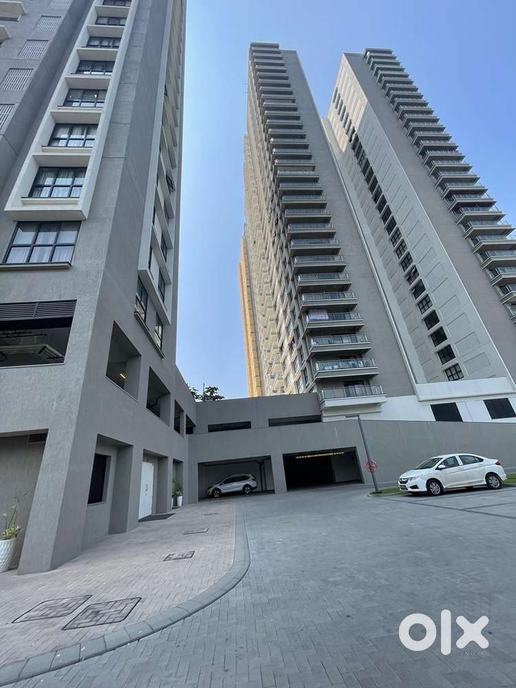 4BHK+ in Marine Drive