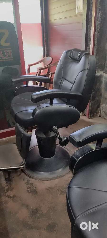 Salon chair