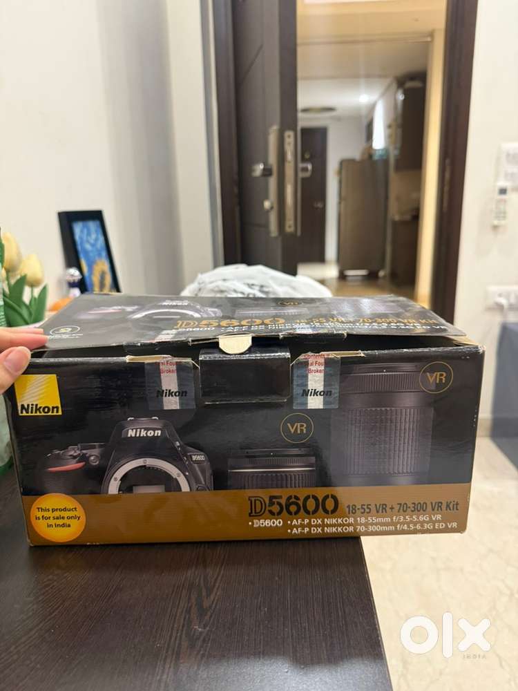 Nikon D5600 DSLR Camera with Dual Lens kit (almost new)