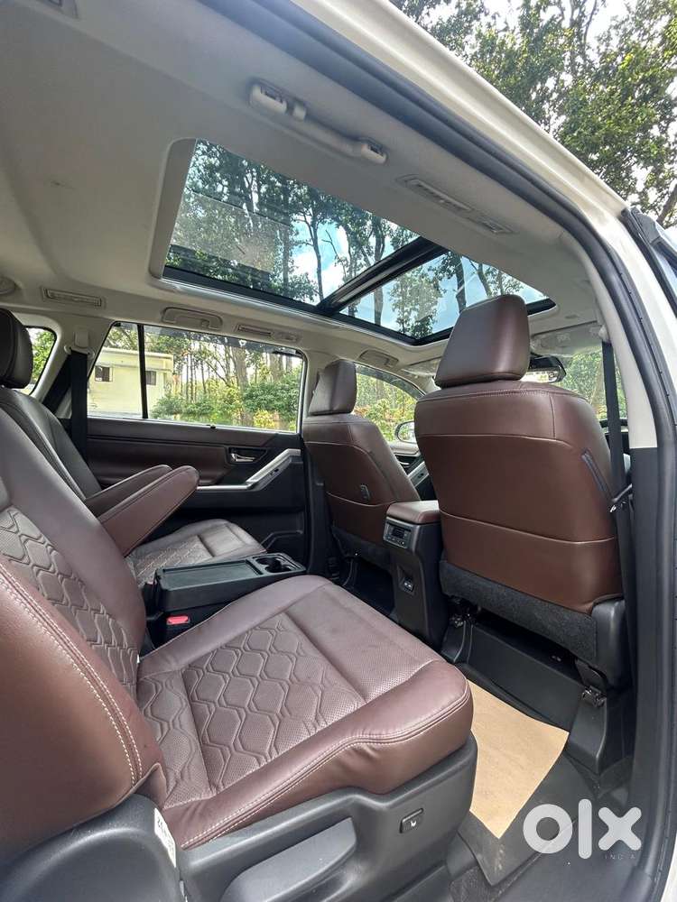 Toyota Innova Hycross 2.0 Zx Hybrid 7 Str, 2024, Petrol