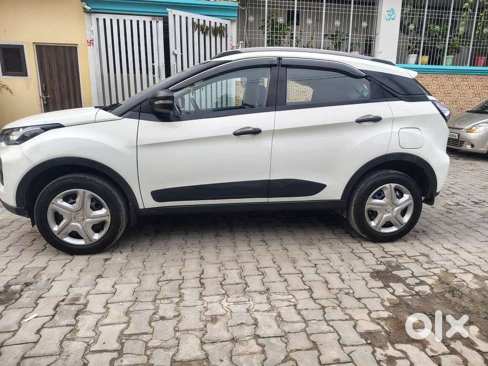 Tata Nexon 1.2 Revotron Xm (s), 2022, Petrol