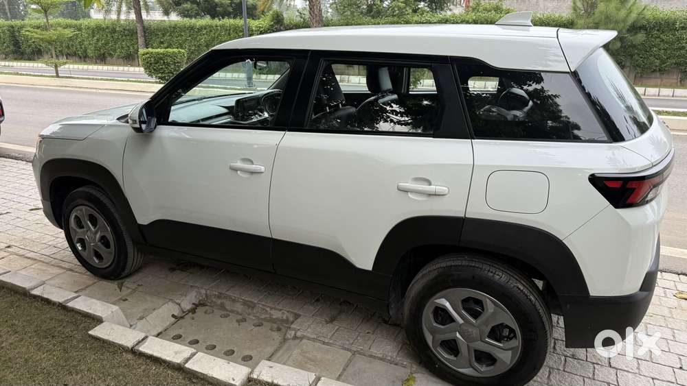 Maruti Suzuki Brezza 1.5 Vxi Smart Hybrid, 2025, Petrol