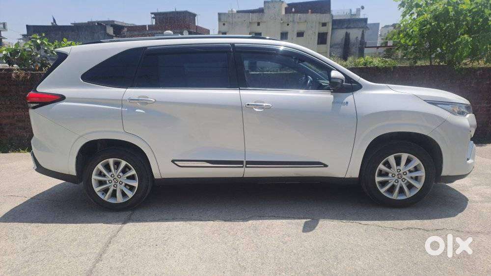Toyota Innova Hycross 2.0 Vx Hybrid 7 Str, 2023, Petrol