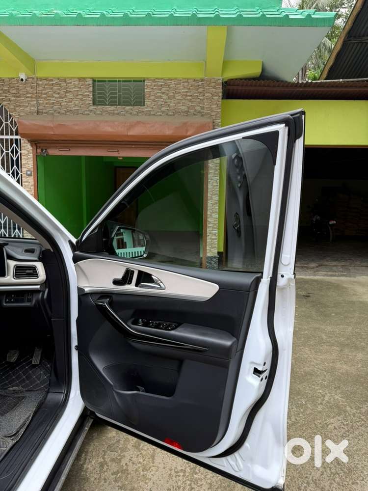 Mahindra Xuv700 2025 Petrol Good Condition