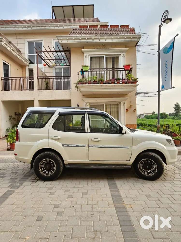 Tata Safari Storme 2016