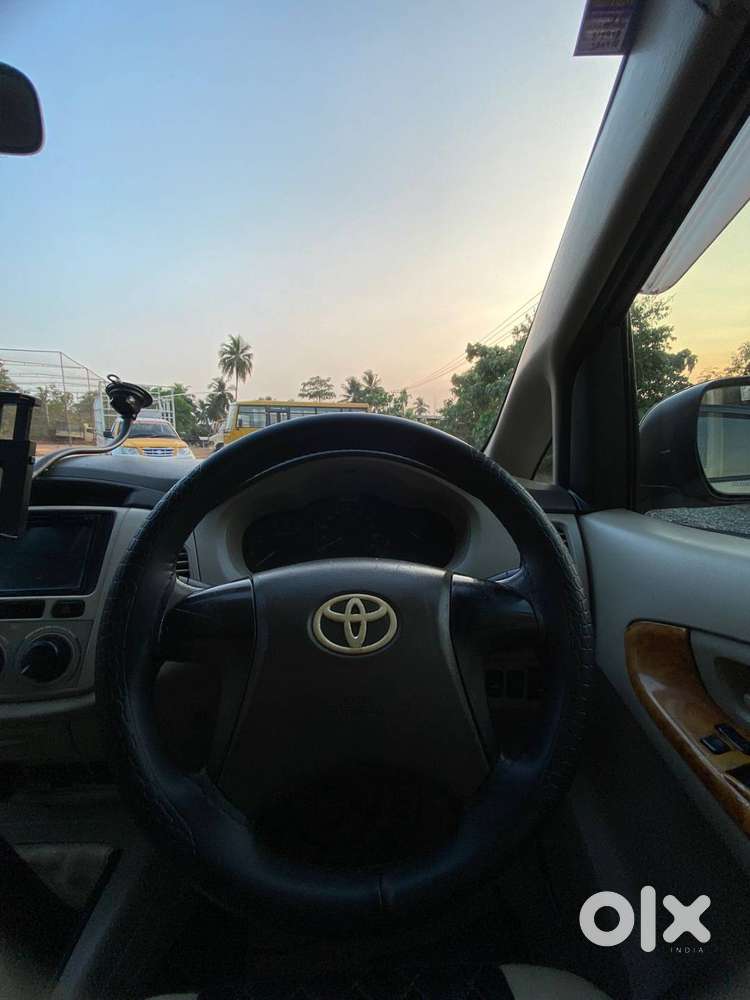 Toyota Innova (2012)