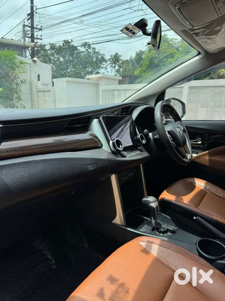 Toyota Innova Crysta  2017 ( Z ) Automatic Orginal Kerala