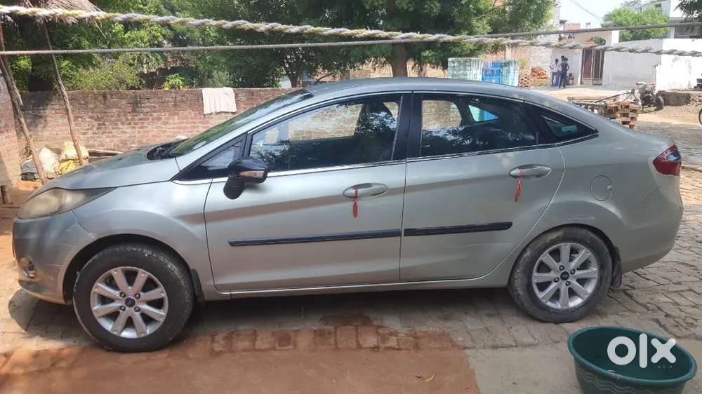 Ford Fiesta 2013 Cng & Hybrids 68000 Km Driven