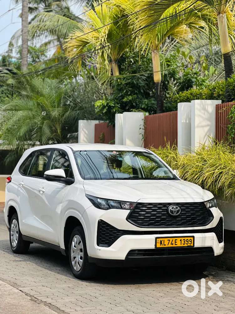 Toyota Innova Hycross 2024