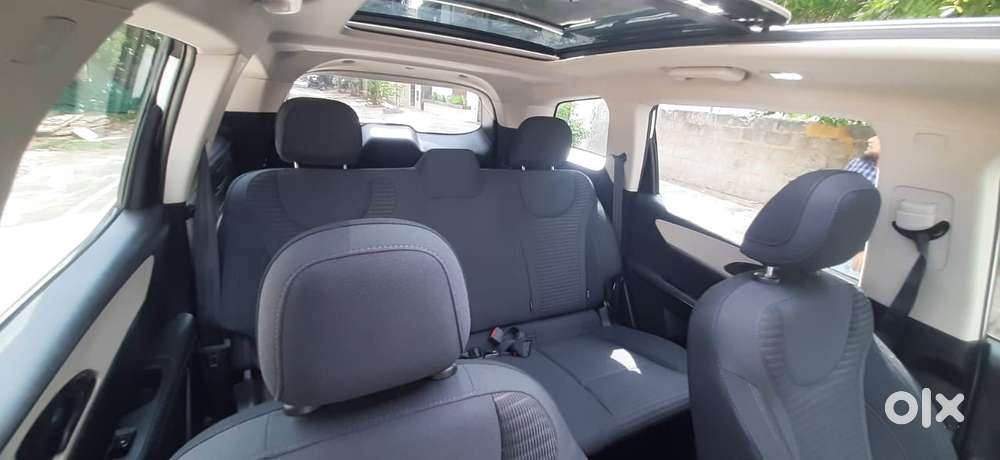 Mahindra Xuv700 Ax7l 6 Str At, 2022, Diesel