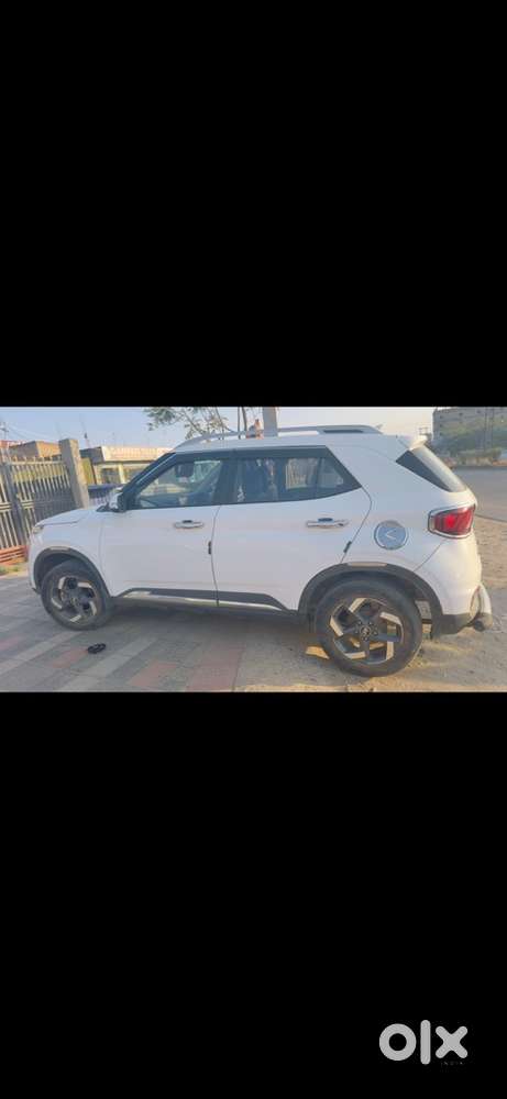 Hyundai Venue Petrol 2020, 2nd Owner