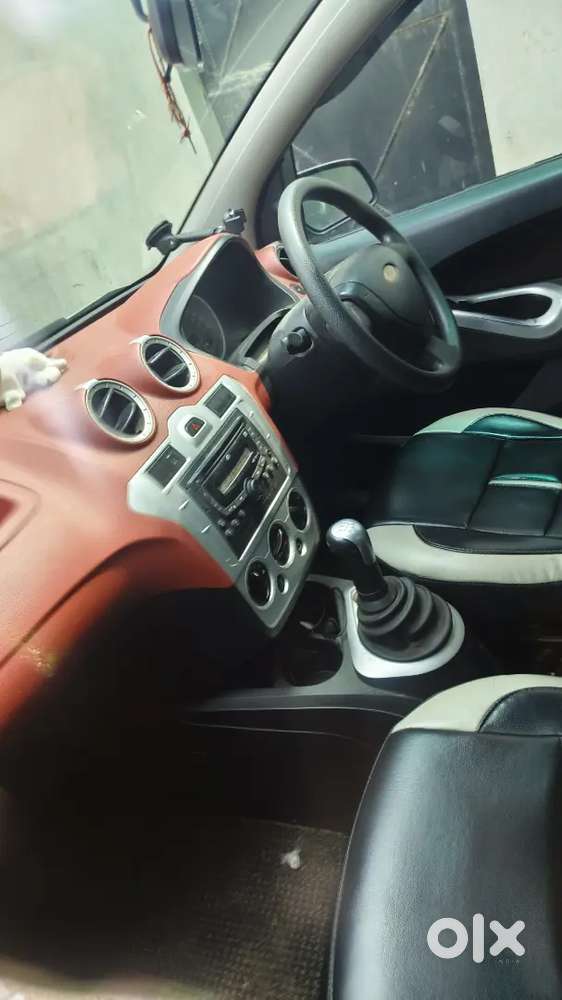 Ford Figo Titanium Petrol 2011