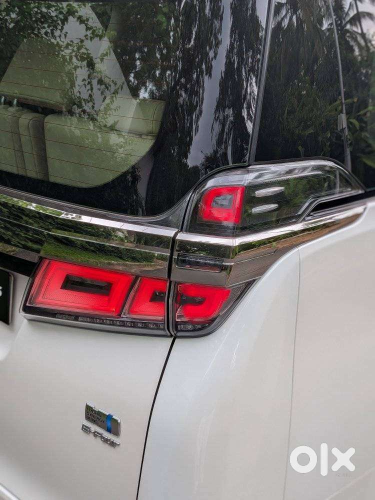 Toyota Vellfire 2.5 Executive Lounge, 2023, Petrol