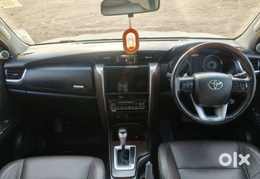 Toyota Fortuner Legender