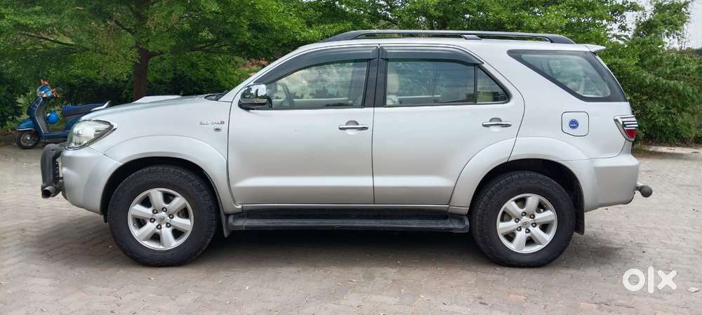 Toyota Fortuner 3.0 4x4 Manual, 2011, Diesel