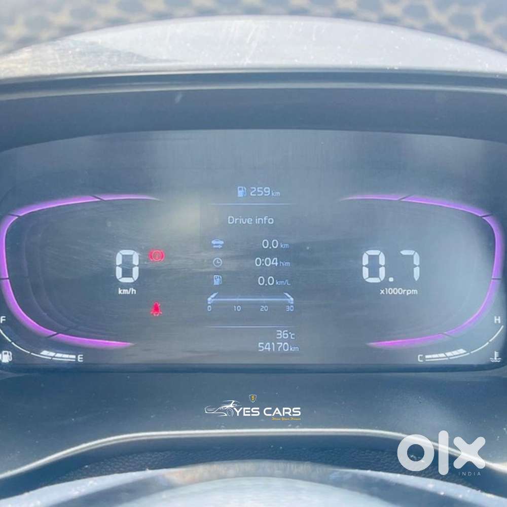 Kia Carens 1.4 Luxury Plus 6 Str, 2023, Petrol