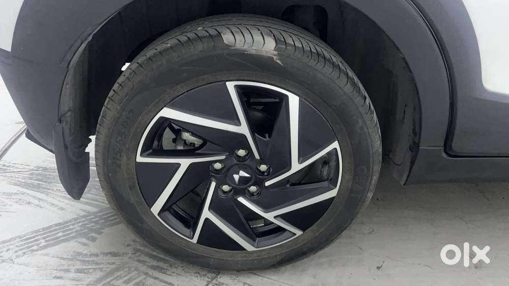 Mahindra Xuv 3xo Ax7l 1.2 Petrol At (pg), 2024, Petrol