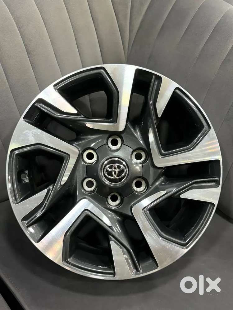 Brand New 18inch Fortuner Legender Dual Tone OEM Alloys set of 4