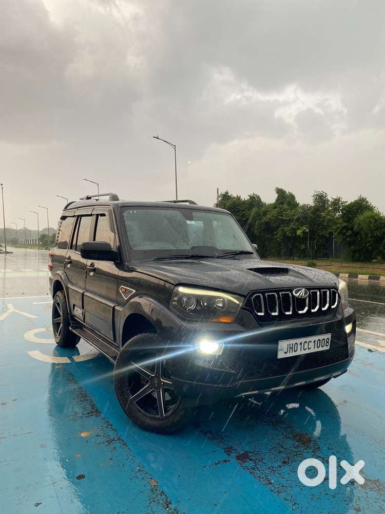 Mahindra Scorpio Diesel S10 Top Model