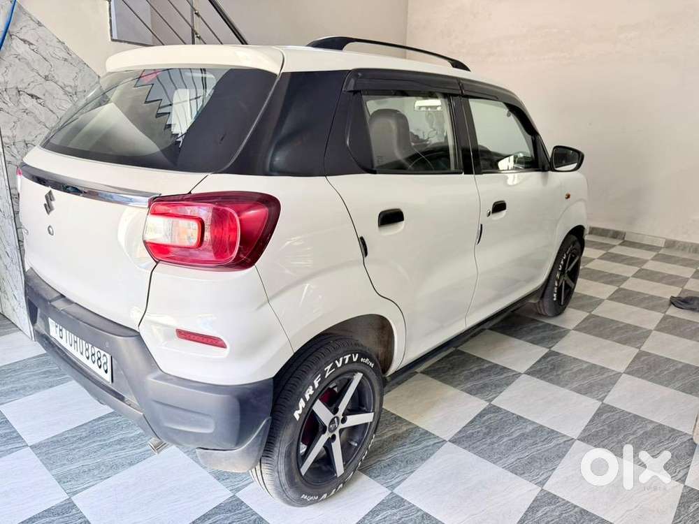 Tastefully Modified Maruti S-presso  Upgraded Alloys & Android Screen