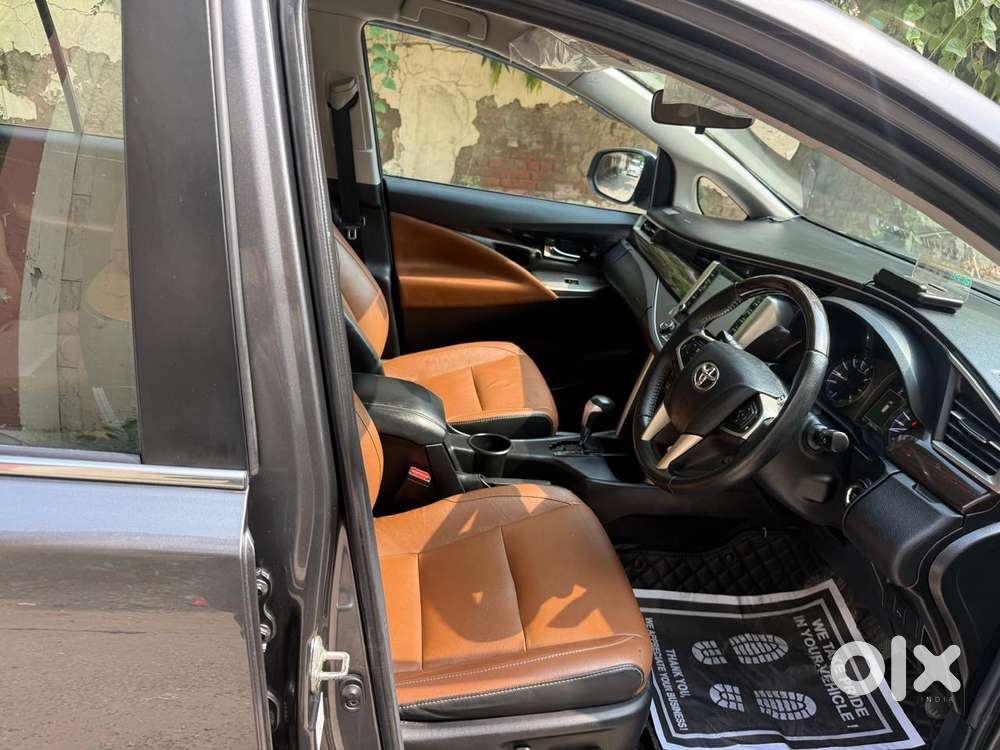 Toyota Innova Crysta 2.8 Zx At 7 Seater, 2022, Petrol