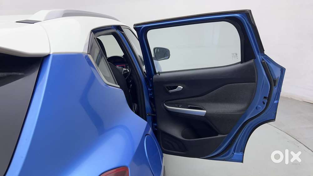 Nissan Magnite 1.0 Xv Premium Dual Tone, 2021, Petrol