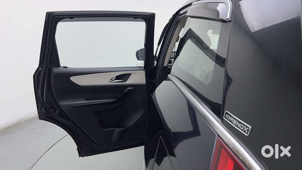 Mahindra Xuv700 2.0 Ax 7 Petrol At Str, 2024, Petrol
