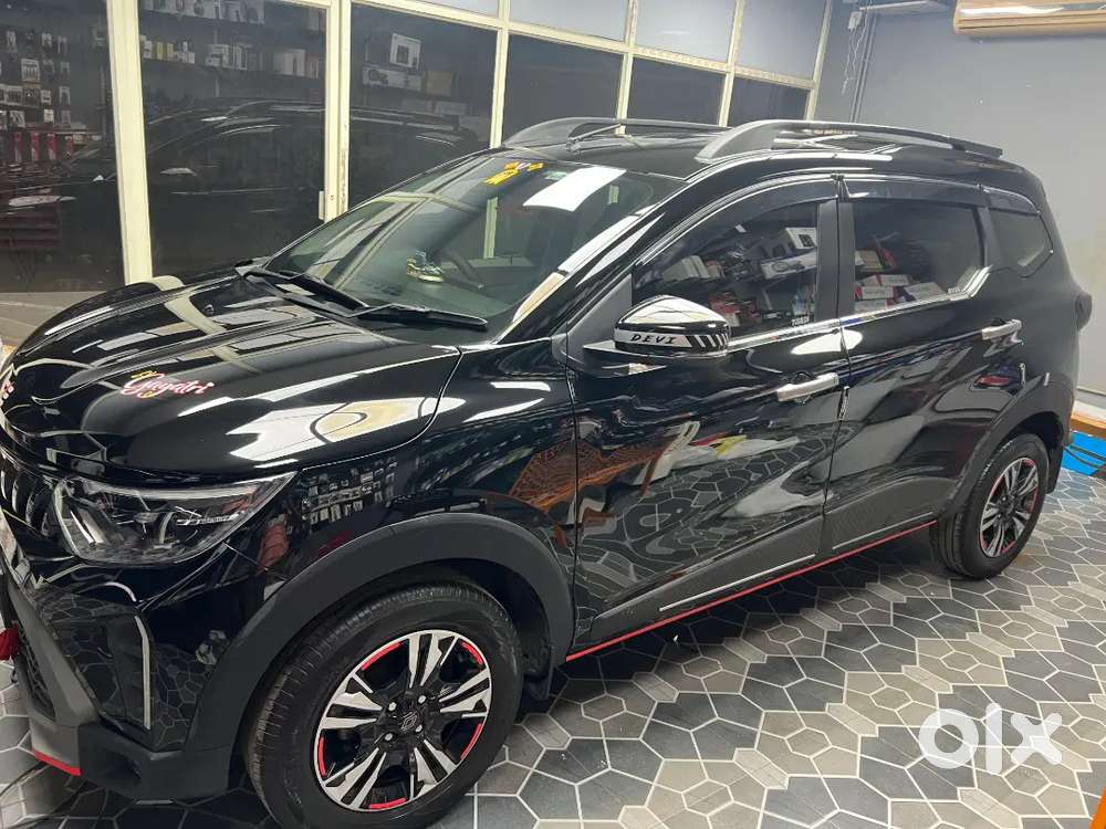 Renault Triber Emotion Urban Night 2025 Edition