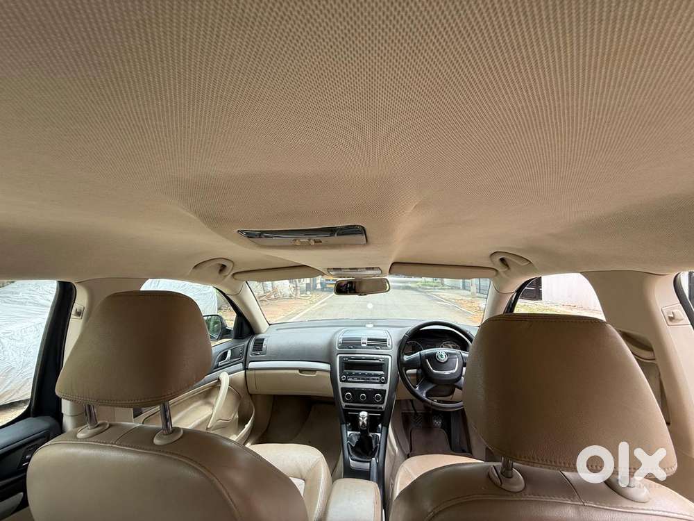 Skoda Laura Ambiente 2.0 Tdi Cr Manual, 2011, Diesel