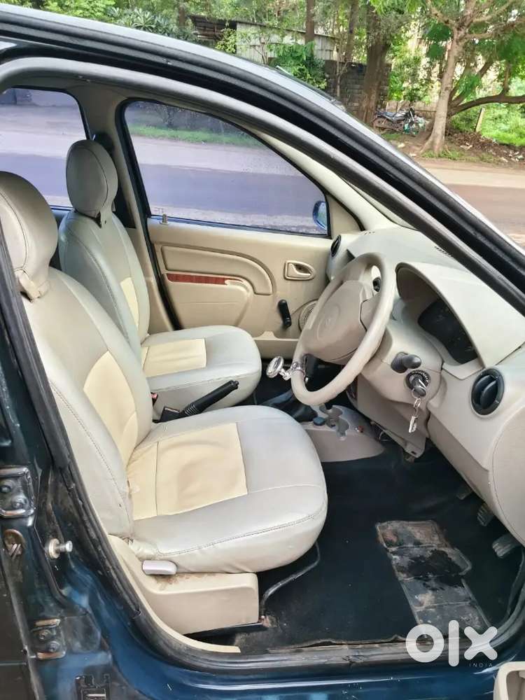 Mahindra Logan Petrol 2007