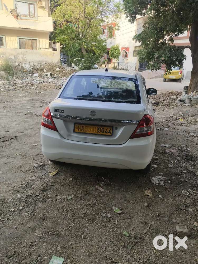 330000 रुपए में है साफ गाड़ी है एक हाथ चली