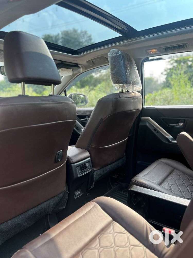 Toyota Innova Hycross 2.0 Zx Hybrid 7 Str, 2025, Petrol