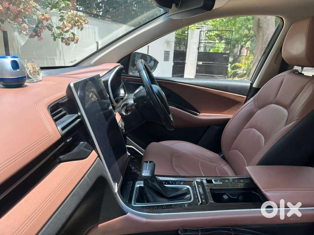 Mg Hector Plus 6 Seater Automatic